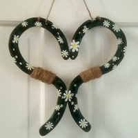 HeartGreenwithWhiteDaisies