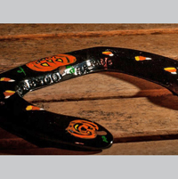 blackhalloweensideview : horse shoes