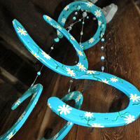 TurquoisewithWhiteDaisiesLookUp