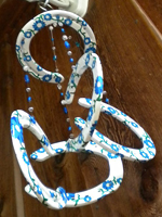 whiteandbluedaisiesWClookup