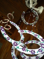 whiteandpurpledaisiesWClookup